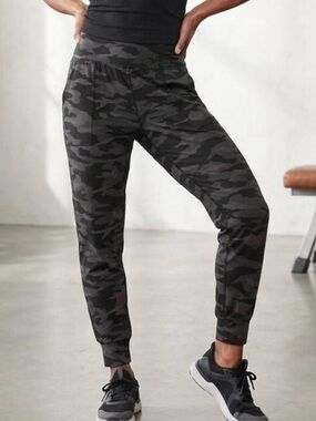 Athleta Salutation Camo‎ Jogger Black Gray Joggers Small